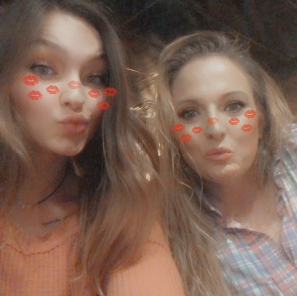 Meet your Posher, Kim - Picture 2 of 4